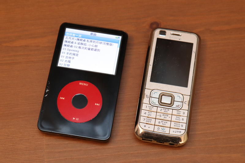 iPod Classical與 Nokia 小手機