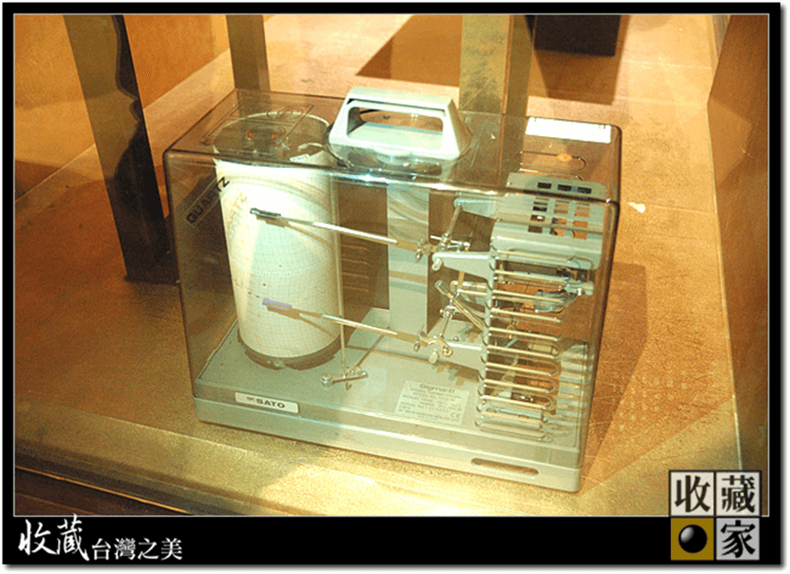 特別來介紹讓大家認識一下這台少見的儀器，日本SATO溫濕度記錄儀。